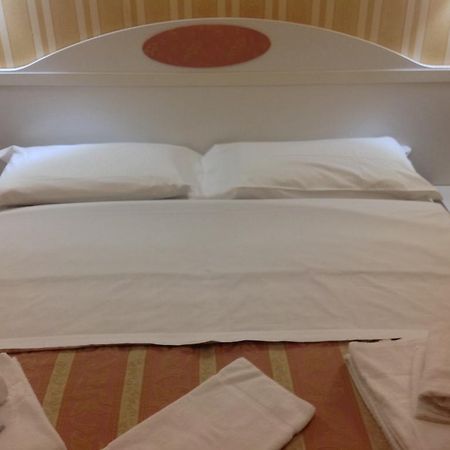 Rome Palace Hotel Szoba fotó