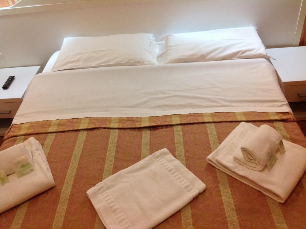 Rome Palace Hotel Szoba fotó