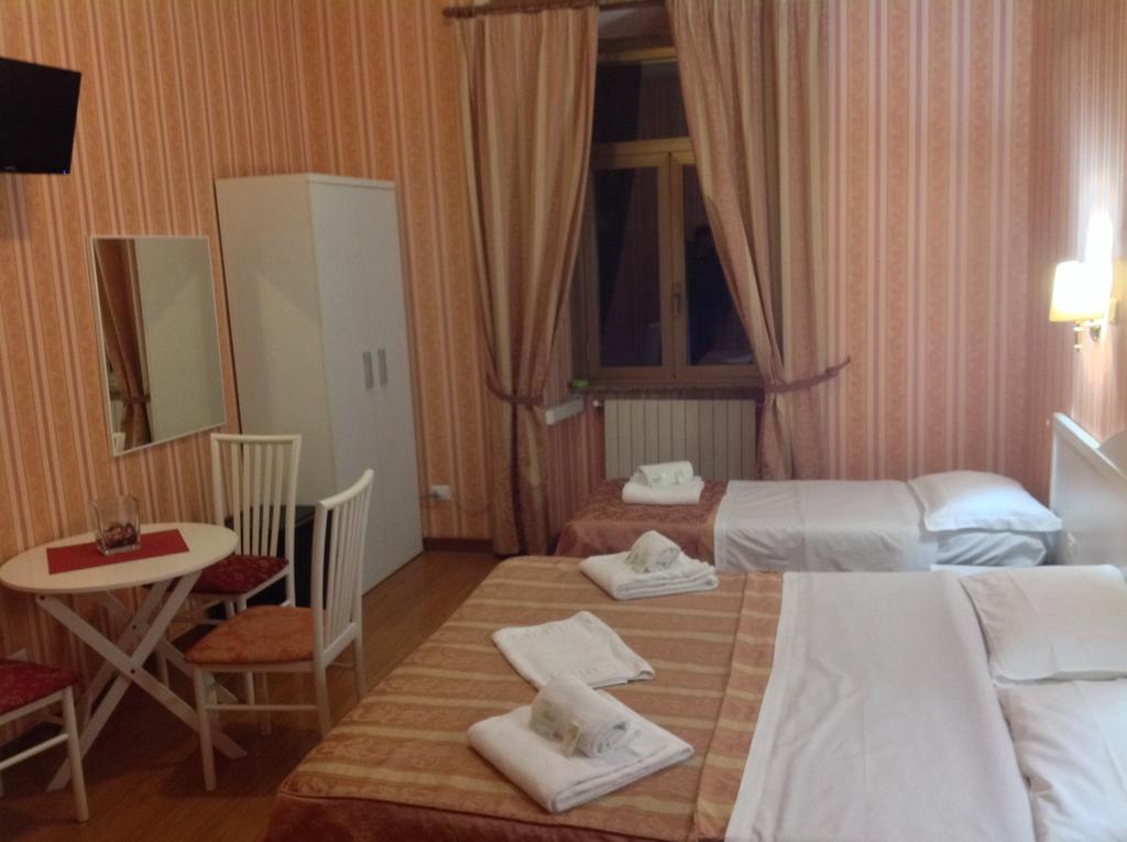 Rome Palace Hotel Szoba fotó