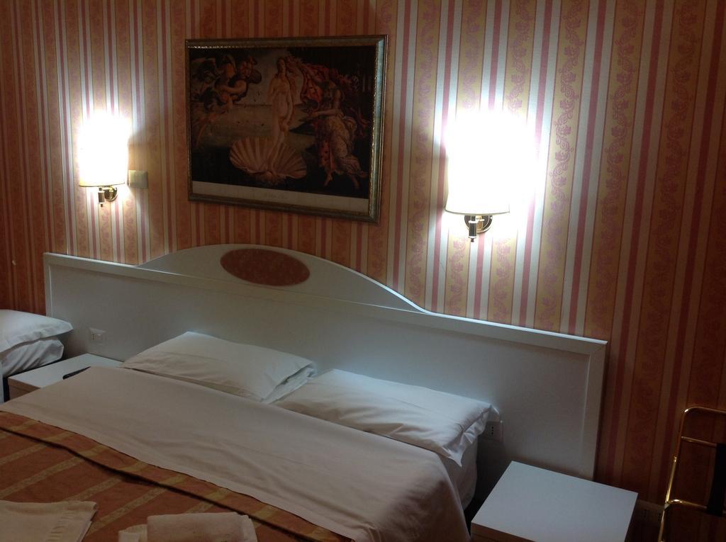Rome Palace Hotel Szoba fotó